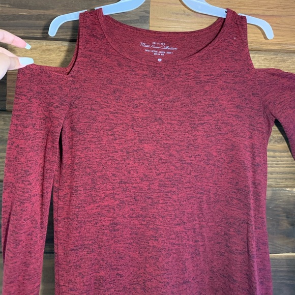 burgundy off the shoulder shirt - Picture 1 of 3
